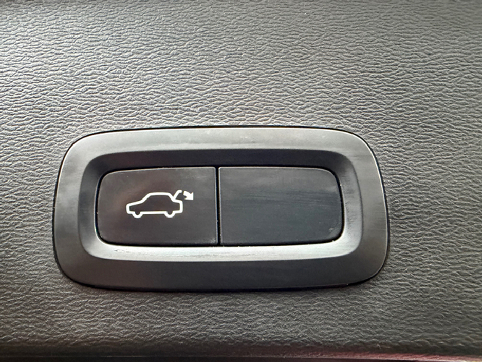 2021 Volvo XC40 1.5L Petrol Plug-in Hybrid For Sale Images