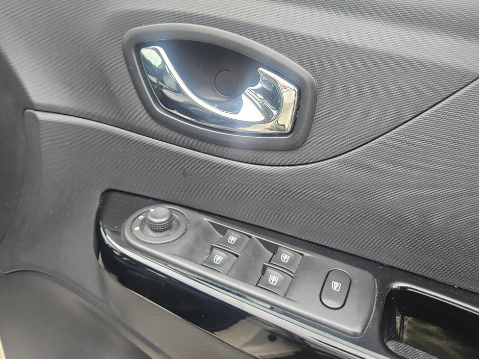 Renault Captur — thumbnail 32