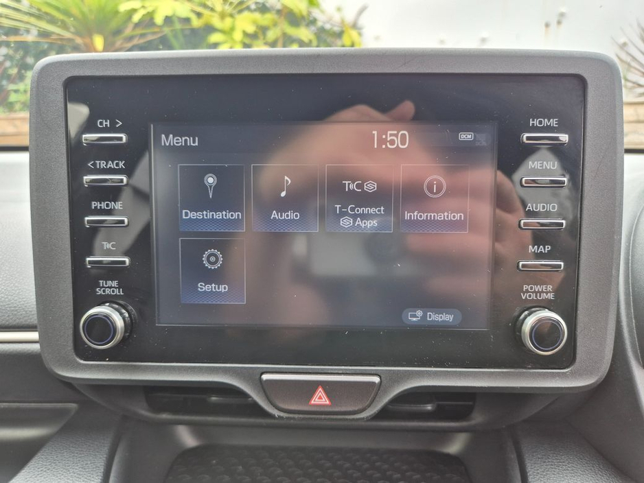 Toyota Yaris 1.5 HYBRID / X SPEC / BEST SMALL CAR ON THE ROAD / TAX €150 — thumbnail 22