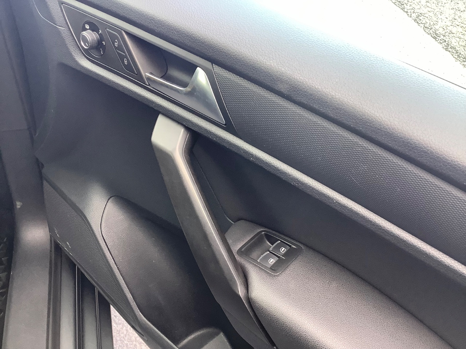 2016 Volkswagen Caddy Maxi Life 2L Diesel For Sale Images