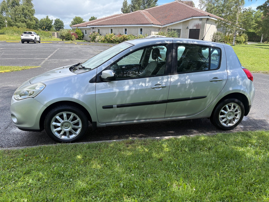 2011 Renault Clio 1.1L Petrol For Sale Images