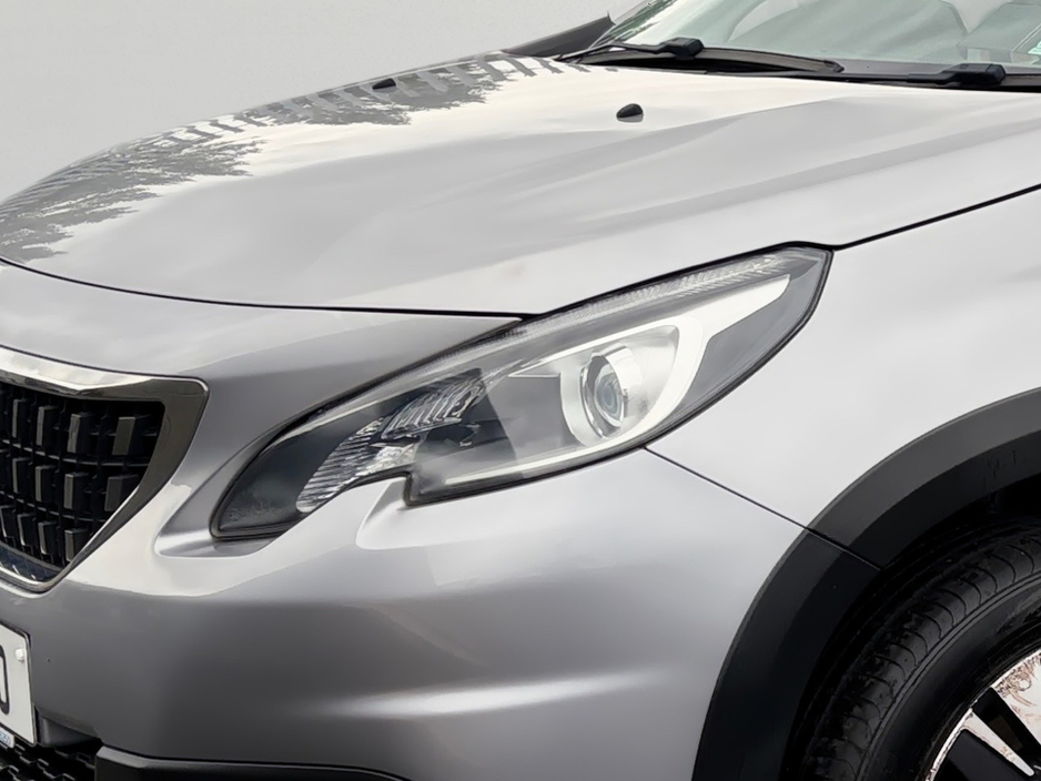 Peugeot 2008 ALLURE 1.2 PURETECH  ** PANORAMIC GLASS ROOF ** HALF LEATHER INTERIOR ** SAT NAV ** SUPERB EXAMPLE ** — thumbnail 7