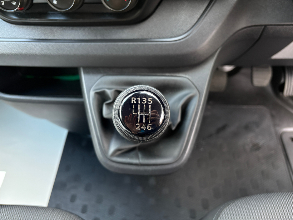 2022 Renault Trafic 2L Diesel For Sale Images