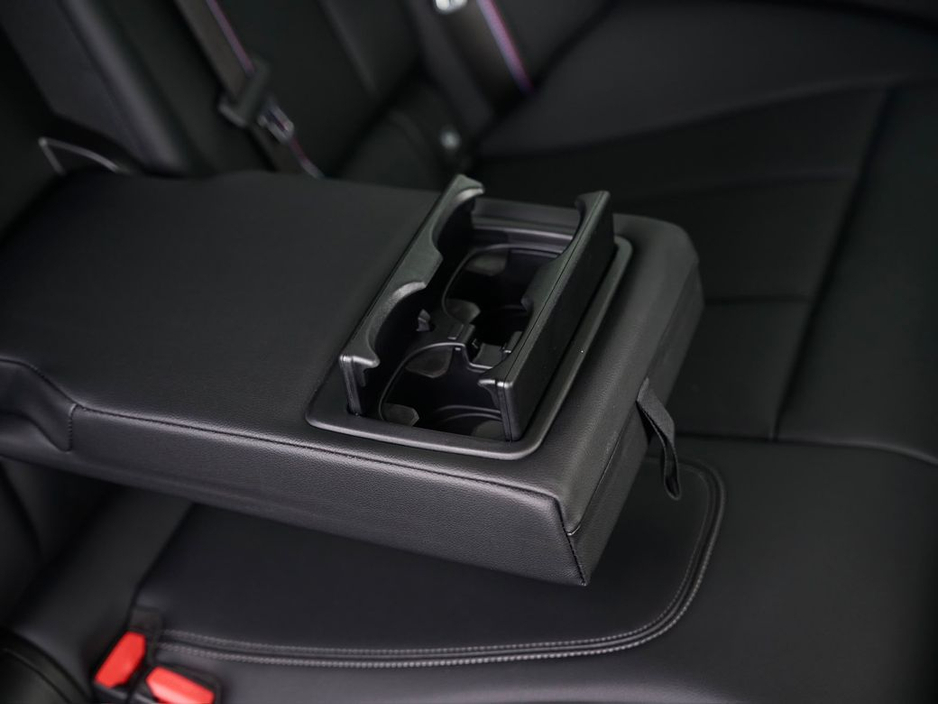 BMW 3 Series 330E M SPORT — thumbnail 33