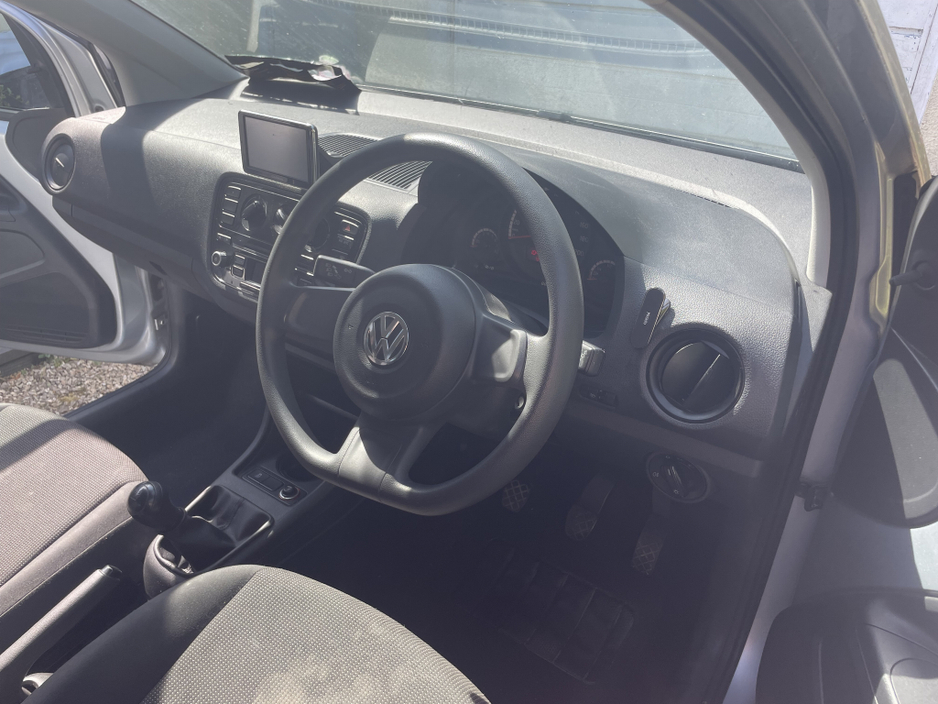 Volkswagen up! TAKE 1.0 MANUAL 5SPEED 75HP 5DR — thumbnail 2