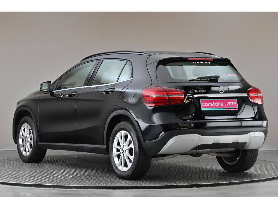 Mercedes-Benz GLA Class GLA 180 *BEIGE LEATHER* — thumbnail 7