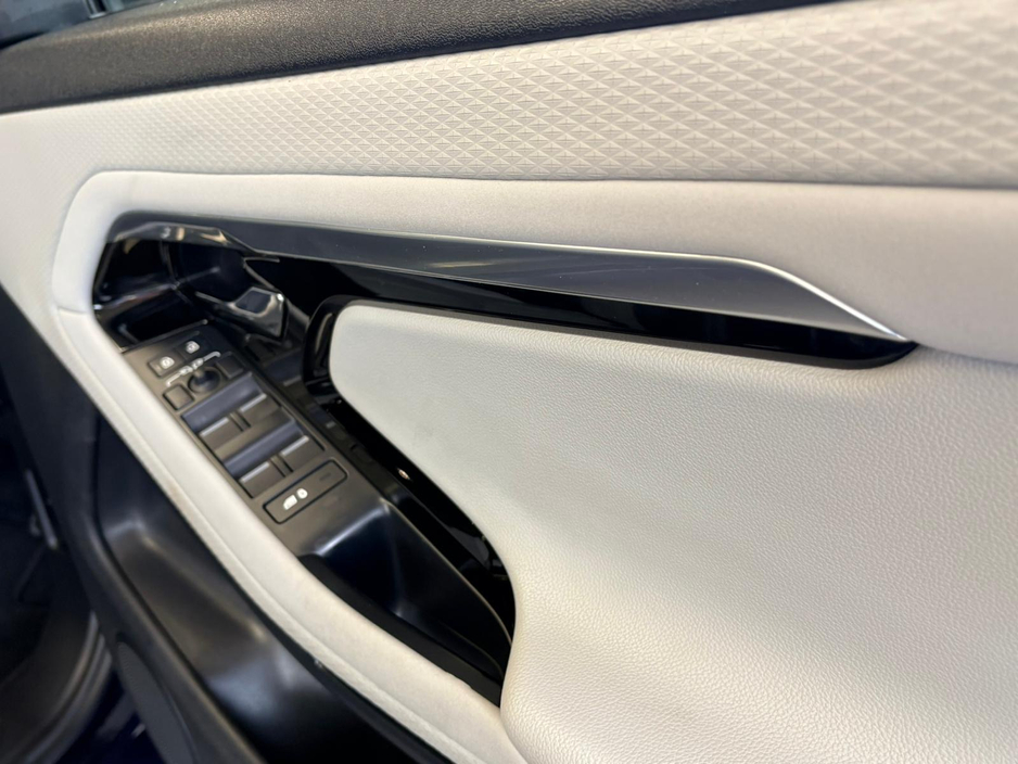 2023 Land Rover Range Rover Evoque 1.5L Petrol Plug-in Hybrid For Sale Images