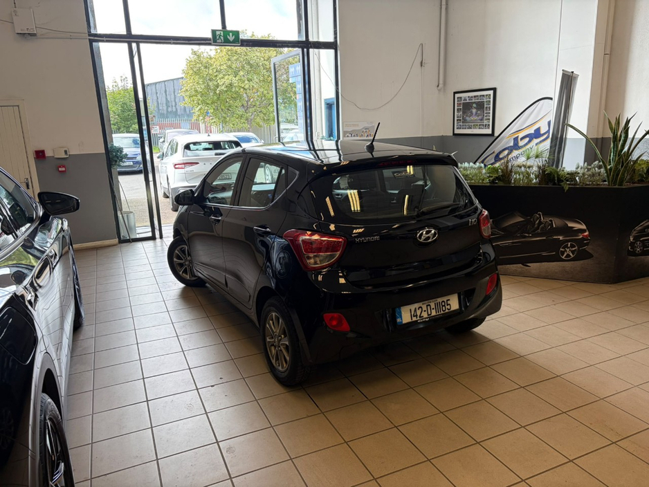 Hyundai i10 1.0 Deluxe Auto 4DR. Irish Car, NCT & TAX, 2Keys, Bluetooth, MFSW, Air Conditioning, Irish Radio, Alloy Wheels, Folding Rear Seats, Luggage Cover, USB/AUX and more. — thumbnail 7