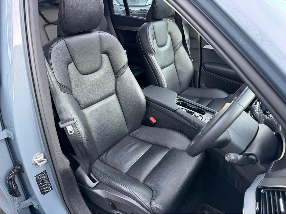 2023 Volvo XC90 2L Petrol Plug-in Hybrid For Sale Images