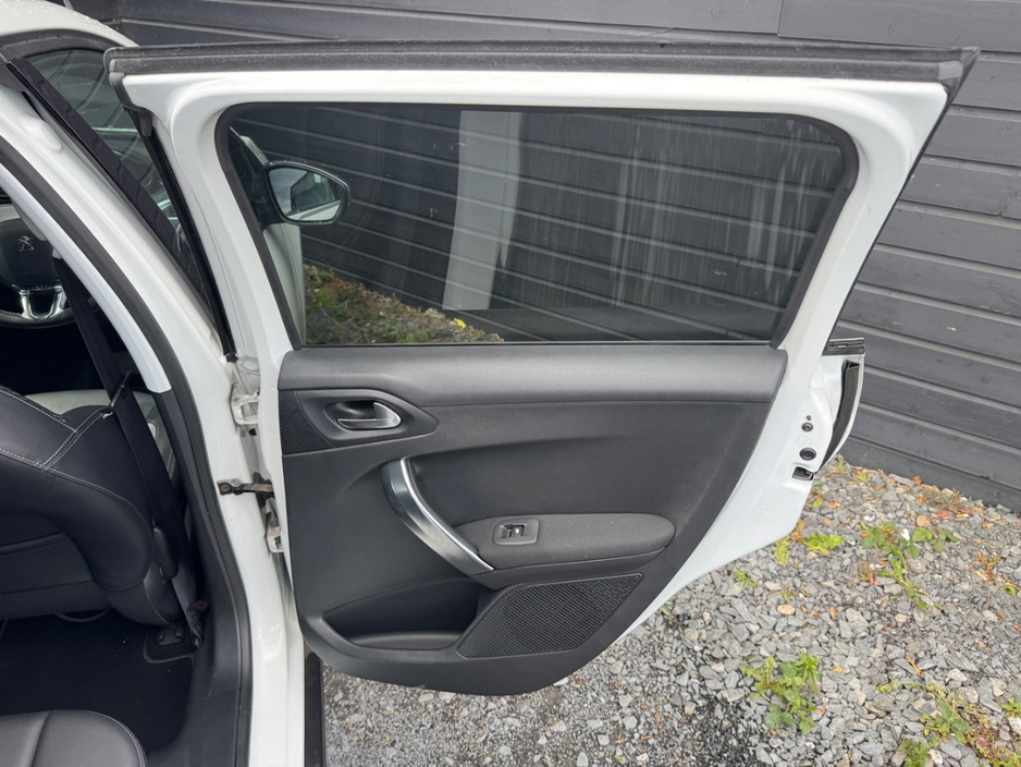 Peugeot 2008 1.2 ACTIVE AUTO 5DR — thumbnail 17