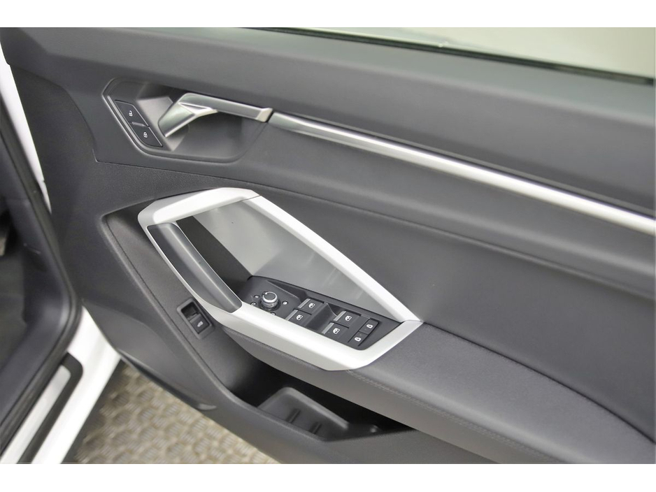 Audi Q3 35 TDI 150BHP SE 6SPD *FULL LEATHER* — thumbnail 25