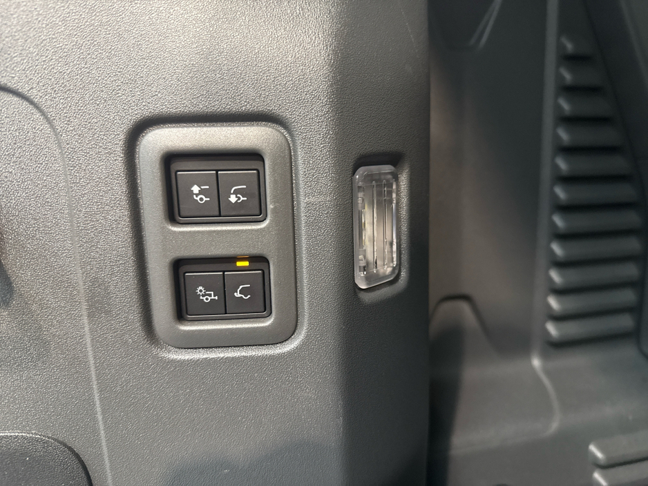 2024 Land Rover Defender 3L Diesel For Sale Images