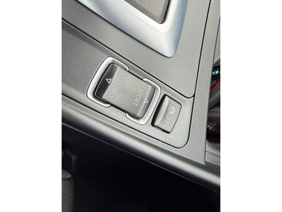BMW 1 Series SPORT 2.0 DIESEL AUTOMATIC *REAR VIEW CAMERA, 16 " ALLOYS, REVERSE SENSORS, CRUISE CONTROL, BLUETOOTH CONNECTIVITY, DUAL ZONE CLIMATE CONTROL, PUSH START/STOP BUTTON, SERVICE HISTORY* — thumbnail 17