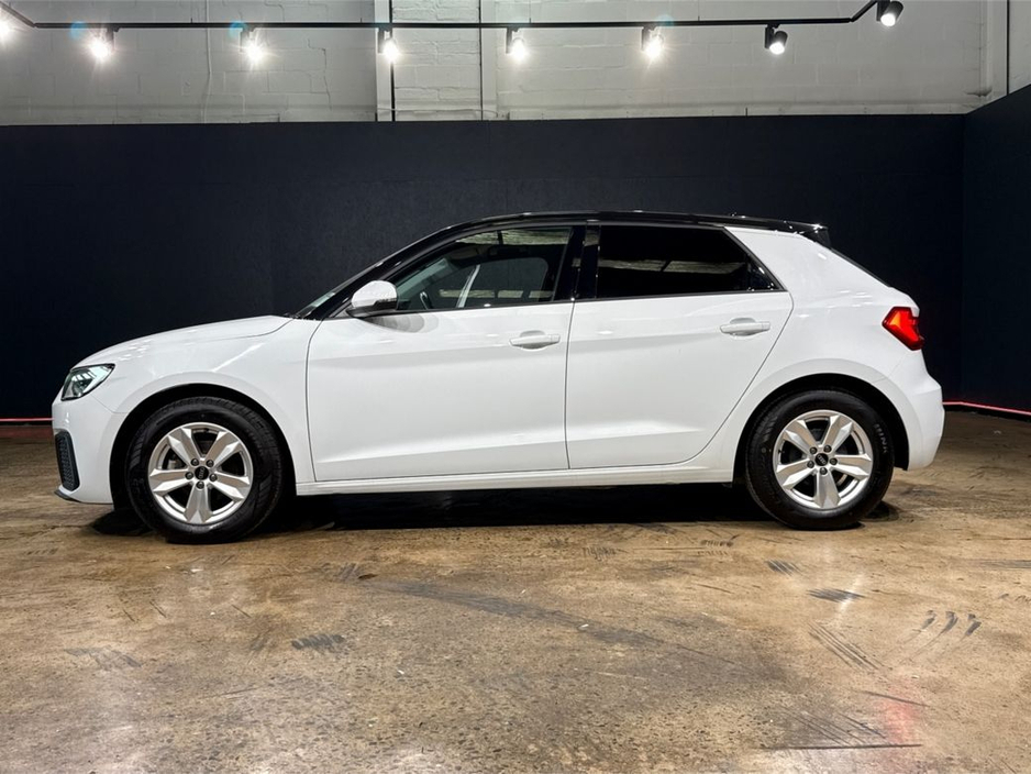 Audi A1 1.0 TFSI AUTOMATIC - WHITE/BLACK TWO-TONE - FACTORY ALLOYS - HEATED SEATS - DIGITAL DASH - REVERSE CAMERA/PARKING RADAR — thumbnail 6
