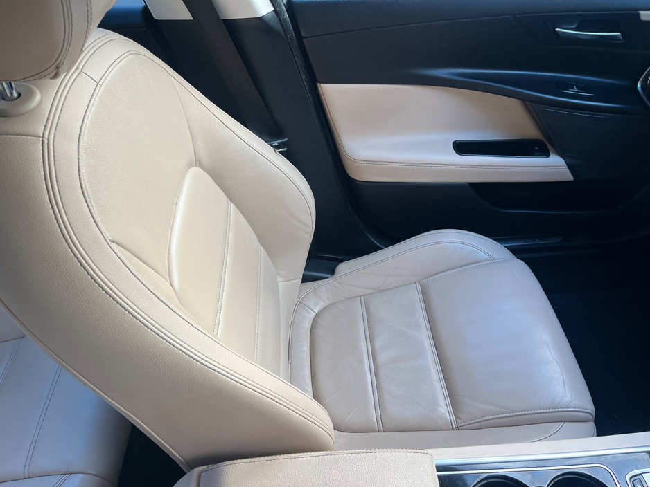 Jaguar XE 2.0 D Prestige Manual 180PS — thumbnail 15