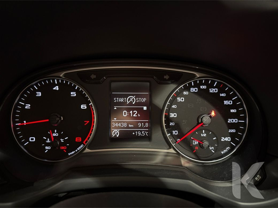 Audi A1 1.0 TFSI AUTOMATIC - RED/BLACK TWO TONE - FACTORY ALLOYS - XENON HEADLIGHTS - PARKING AID - HEATING / AC CONTROLS — thumbnail 18