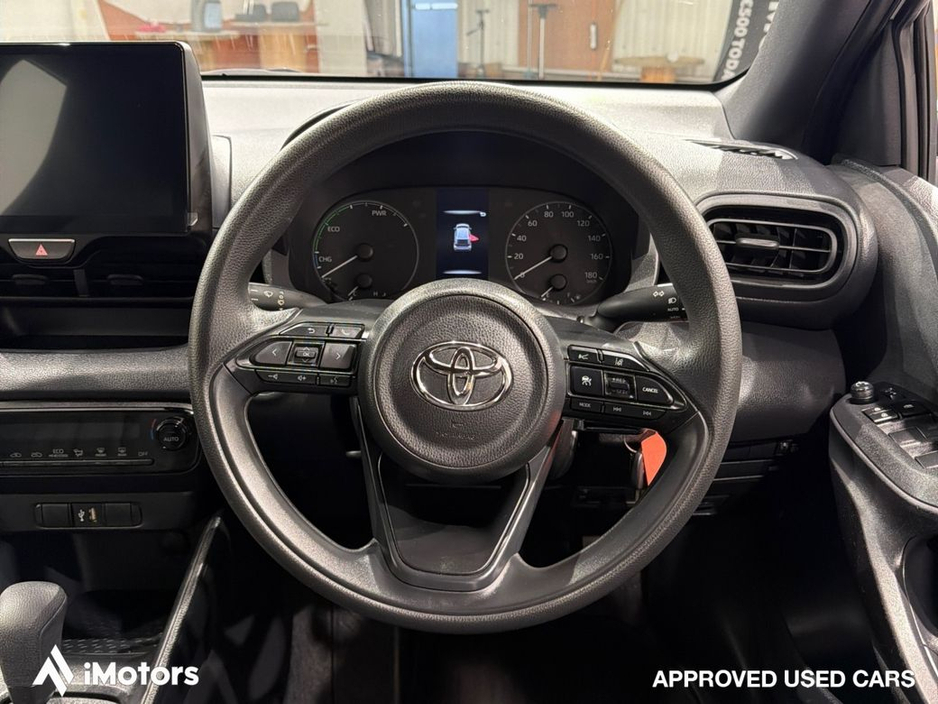 Toyota Yaris AUTOMATIC HYBRID X — thumbnail 16