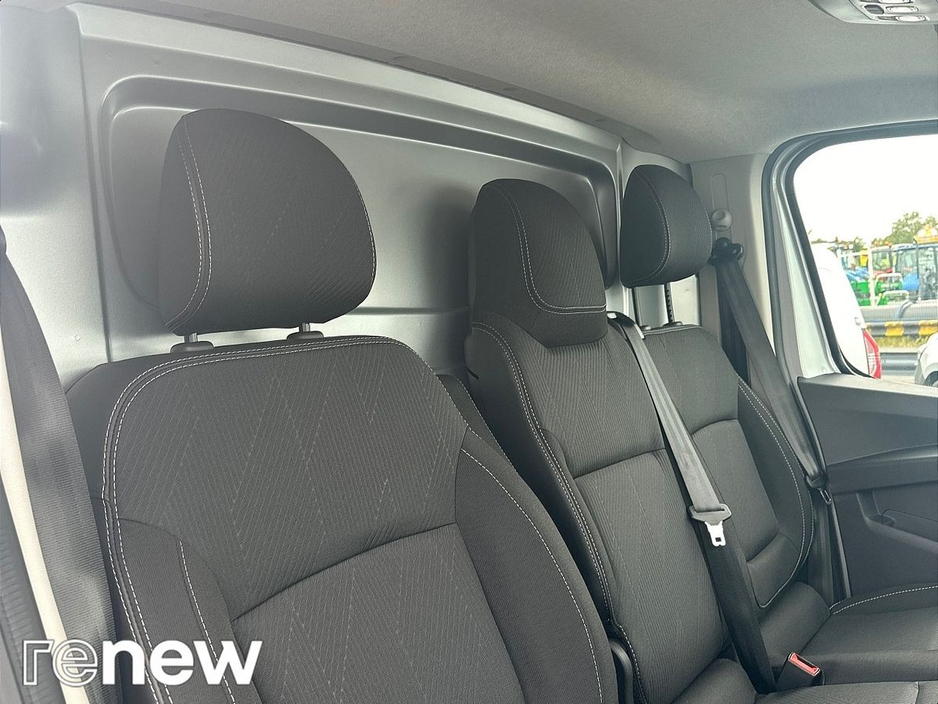 2026 Renault Trafic 2L Diesel For Sale Images