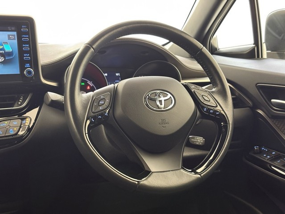 Toyota C-HR Hybrid Sol — thumbnail 9
