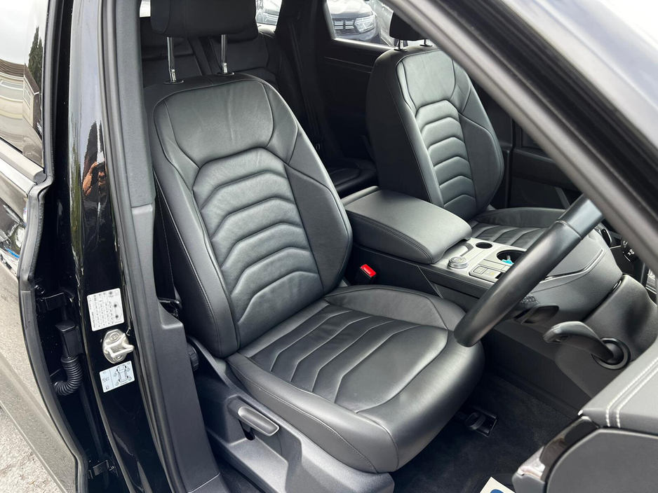 2023 Volkswagen Touareg 3L Diesel For Sale Images