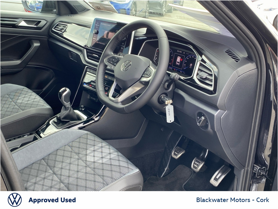 Volkswagen T-Roc 1.0TSI 110BHP R-LINE WITH REAR VIEW CAMERA — thumbnail 4