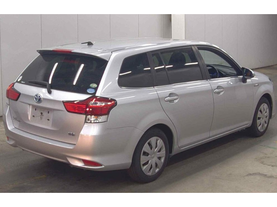 Toyota Corolla 1.5 Corolla Fielder Petrol Hybrid Auto — thumbnail 4