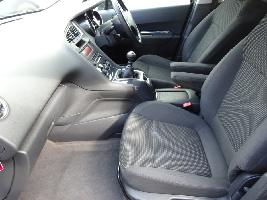 2016 Peugeot 5008 1.6L Diesel For Sale Images