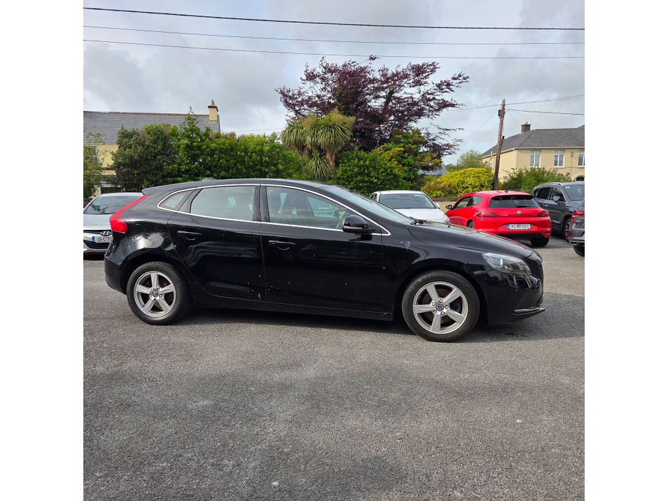 2016 Volvo V40 2L Petrol For Sale Images
