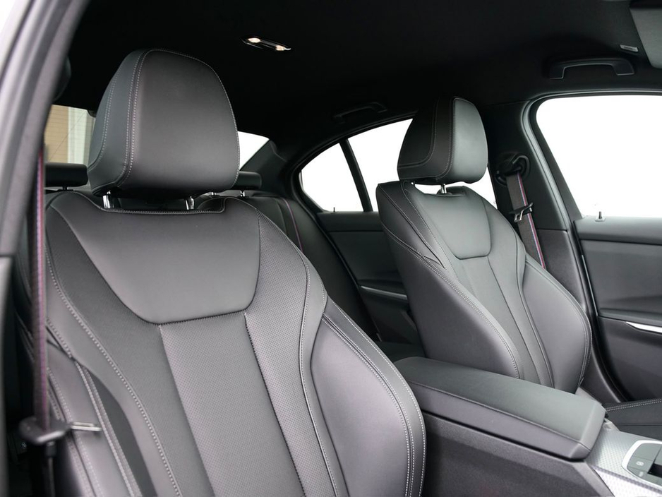 BMW 3 Series 330E M SPORT — thumbnail 25