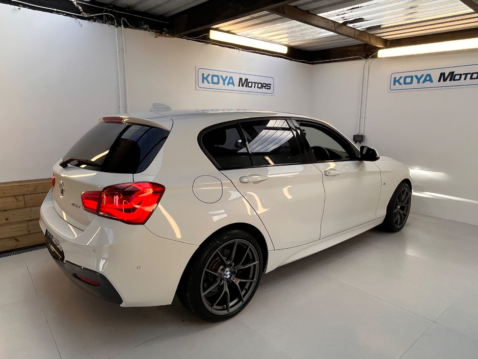 BMW 1 Series 118D 2.0 DIESEL M-SPORT PRO PLUS M-PERFORMANCE AUTOMATIC // M3 CS ALLOY PACKAGE INCLUDED // ALPINE WHITE METALLIC // LED MATRIX LIGHTING // LANE DEPARTURE ASSIST // PRO MEDIA PACK // CRUISE CONTROL — thumbnail 13
