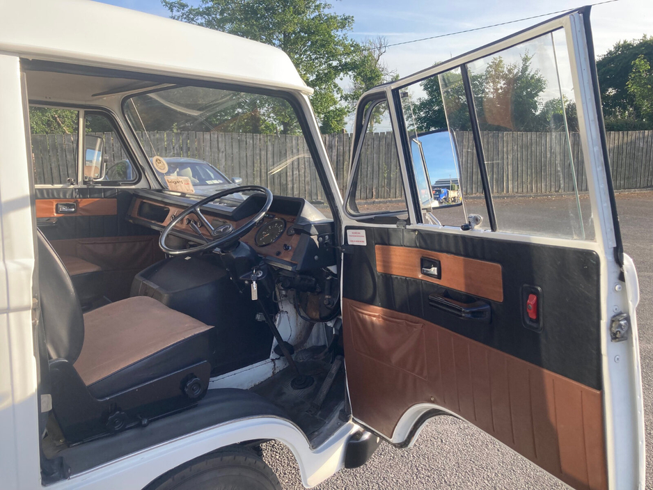 1976 Mercedes-Benz 306 D 2.2L Diesel For Sale Images