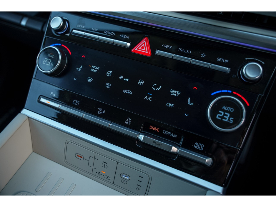 2025 Hyundai Santa Fe 1.6L Petrol Plug-in Hybrid For Sale Images
