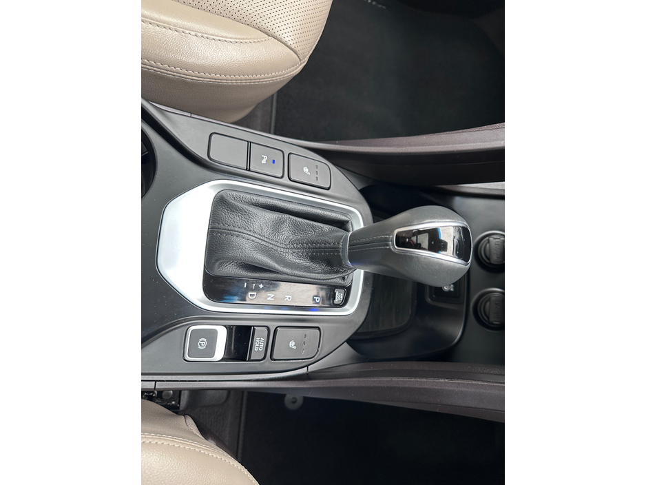 2017 Hyundai Santa Fe 2.2L Diesel For Sale Images