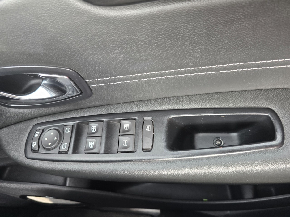 Renault Grand Megane SCENIC 3 BOSE 1.5 DCI 110 4DR — thumbnail 7