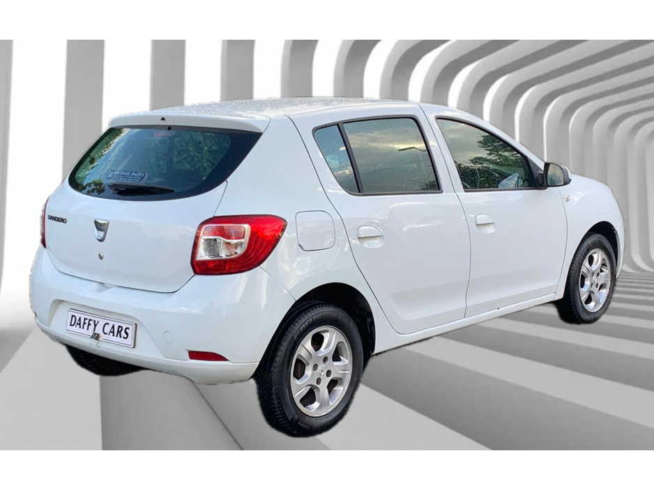 Dacia Sandero SIGNATURE 1.2 7 4DR — thumbnail 3