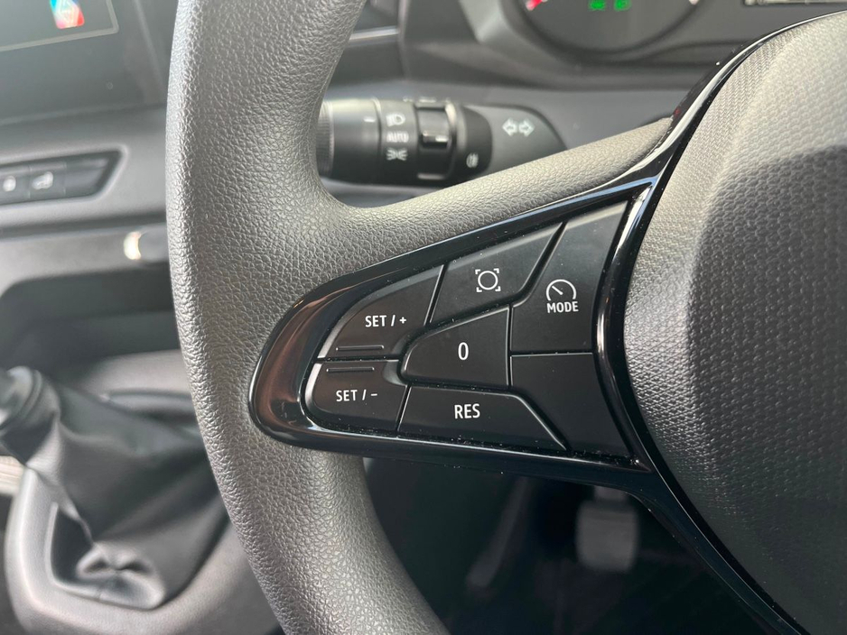 2025 Renault Master 2L Diesel For Sale Images