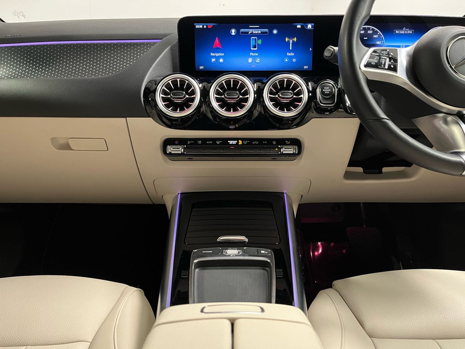 Mercedes-Benz GLA Class 250e Progressive - Reversing Camera - Ambient Lighting - Sat Nav - Climate Control - Heated Seats - Keyless Start - Apple CarPlay/Android Auto - €46,950 or €47,900 with Supagard Vehicle Protection & G — thumbnail 11