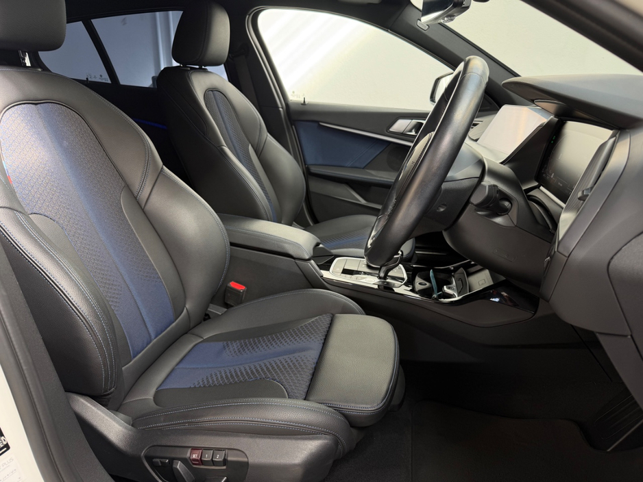 BMW 1 Series 118D M-SPORT M-PERFORMANCE PLUS 150 BHP DIESEL AUTOMATIC // APPLE CARPLAY // LED MATRIX LIGHTING // VIRTUAL DASH // ELECTRIC HALF LEATHER // PARK ASSIST W/REVERSING CAMERA // AA APPROVED DEALER 2026 — thumbnail 29