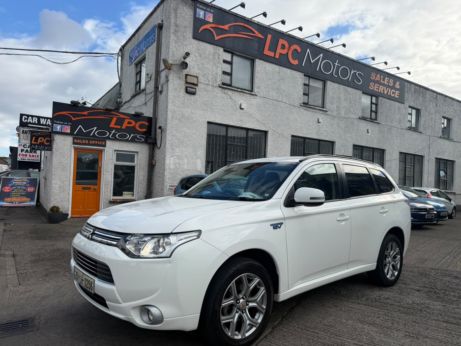 2015 Mitsubishi Outlander 2L Petrol Plug-in Hybrid For Sale Images