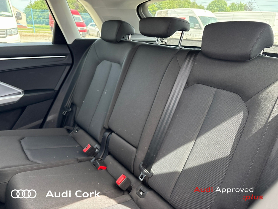 Audi Q3 2.0 35TDI SE AUTOMATIC WITH HEATED SEATS AND FOLDING MIRRORS — thumbnail 13
