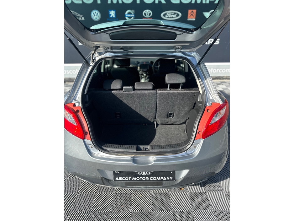 Mazda Demio 1.3 L Petrol Automatic — thumbnail 9