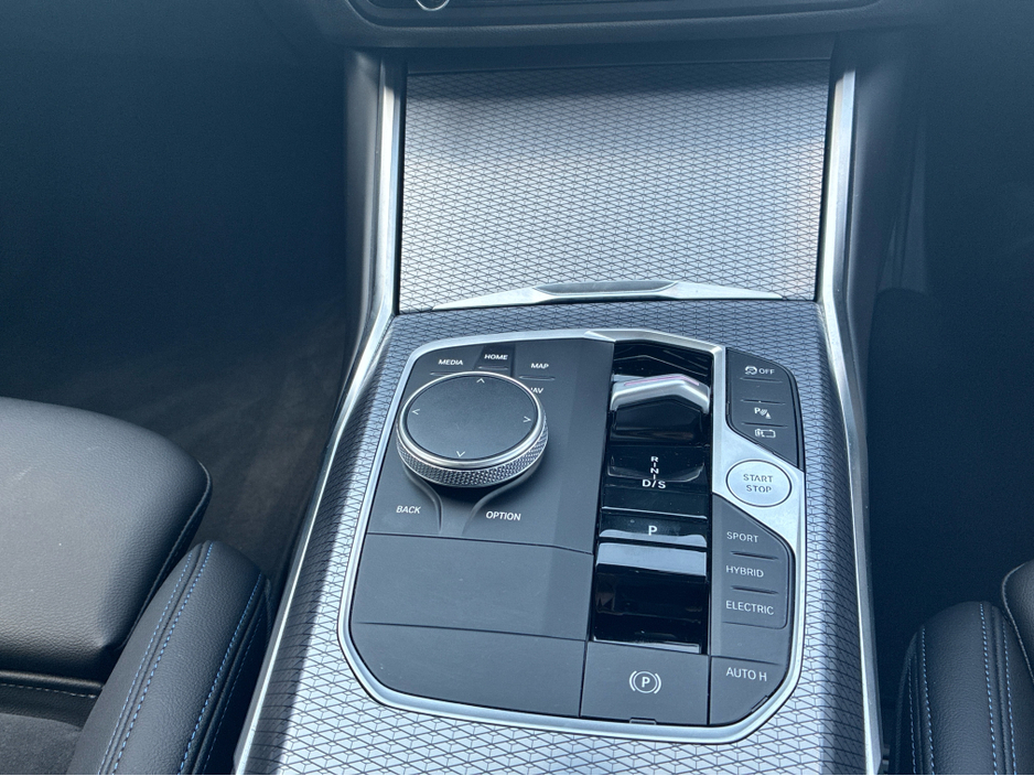 2024 BMW 3 Series 2L Petrol Plug-in Hybrid For Sale Images