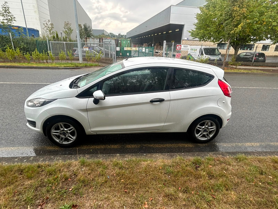 Ford Fiesta 1.25 SPORTS 3DR — thumbnail 2