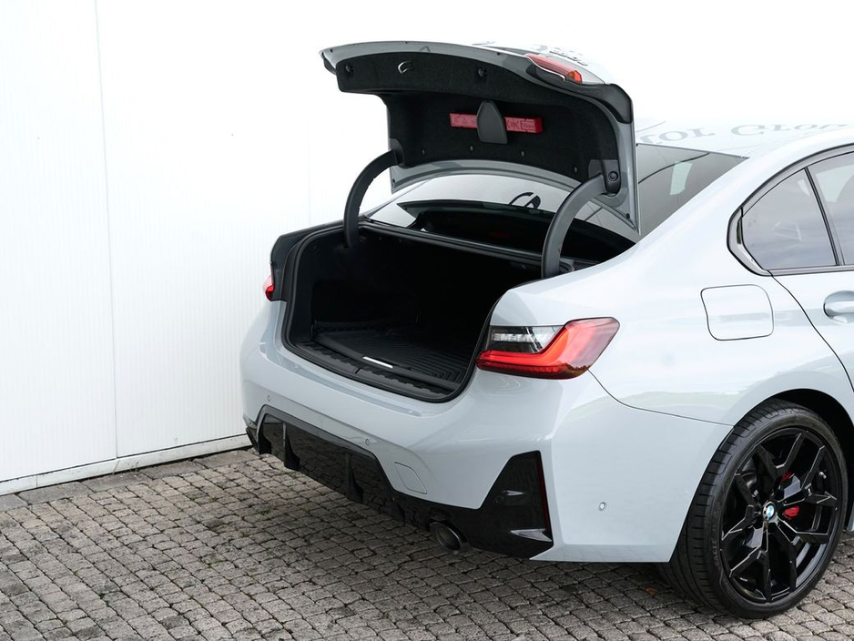 BMW 3 Series 330E M SPORT — thumbnail 36