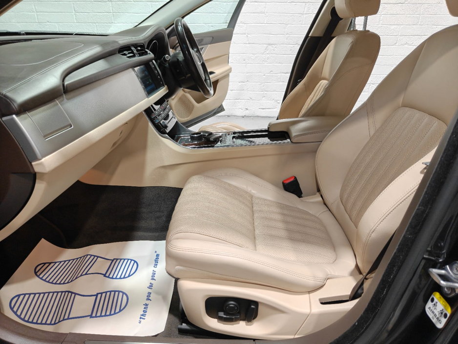 Jaguar XF 2.0 D PORTFOLIO 180PS AUTO 4DR — thumbnail 28