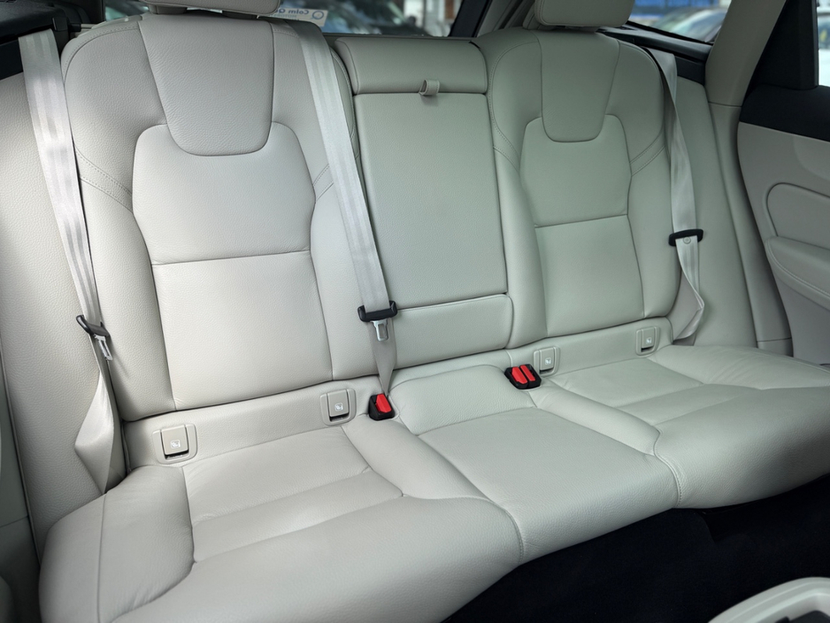2023 Volvo XC60 2L Petrol Plug-in Hybrid For Sale Images