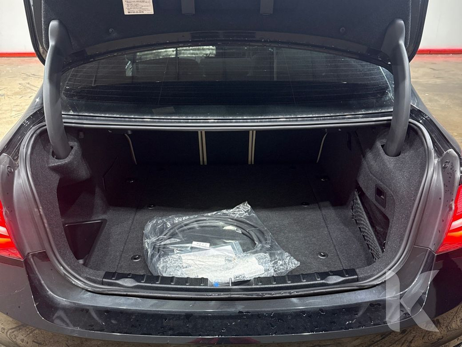 BMW 3 Series 330e 2.0 HYBRID - MULTI FUNCTION STEERING WHEEL - CRUISE CONTROL - LANE KEEP ASSIST - HEATING / AC CONTROLS - HEATED SEATS - REVERSE CAMERA - ELECTRIC — thumbnail 12