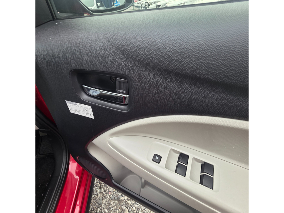 Mitsubishi Mirage — thumbnail 19
