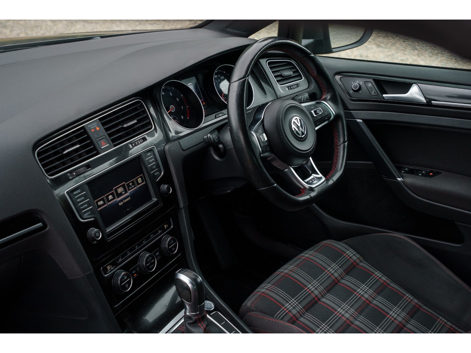 2017 Volkswagen Golf 2L Petrol For Sale Images