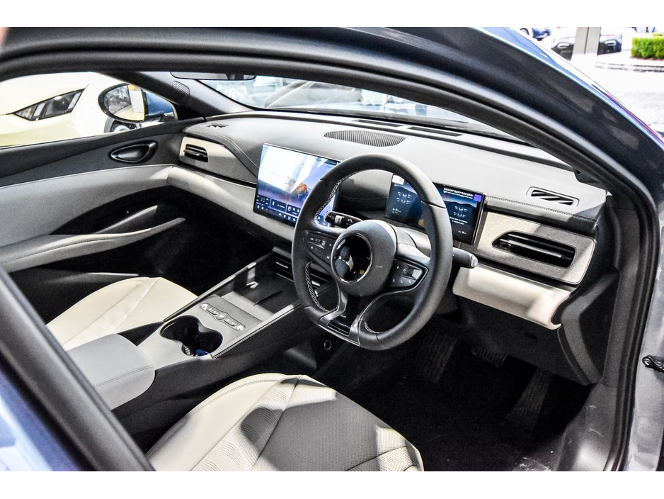 BYD Seal 6 Boost Plug in Hybrid Saloon — thumbnail 8
